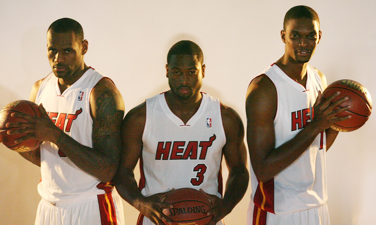 重锤火花！奥孔武连续暴扣 老鹰持续发力将优势扩大到20分（奥孔武连扣如雷，老鹰持续施压分差扩大到20分）