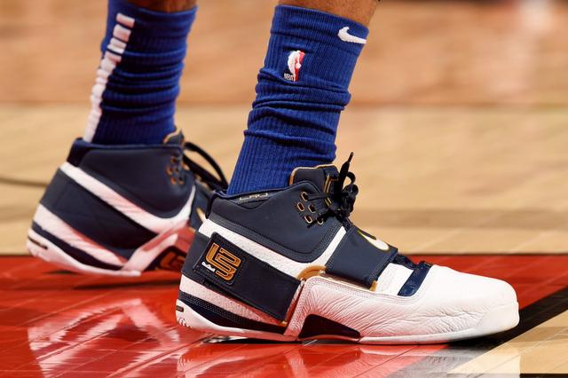 米体：家乡球队维亚雷焦深陷低迷，里皮对球员讲话鼓励他们（米体：家乡队维亚雷焦陷入低谷，里皮发声激励全队）