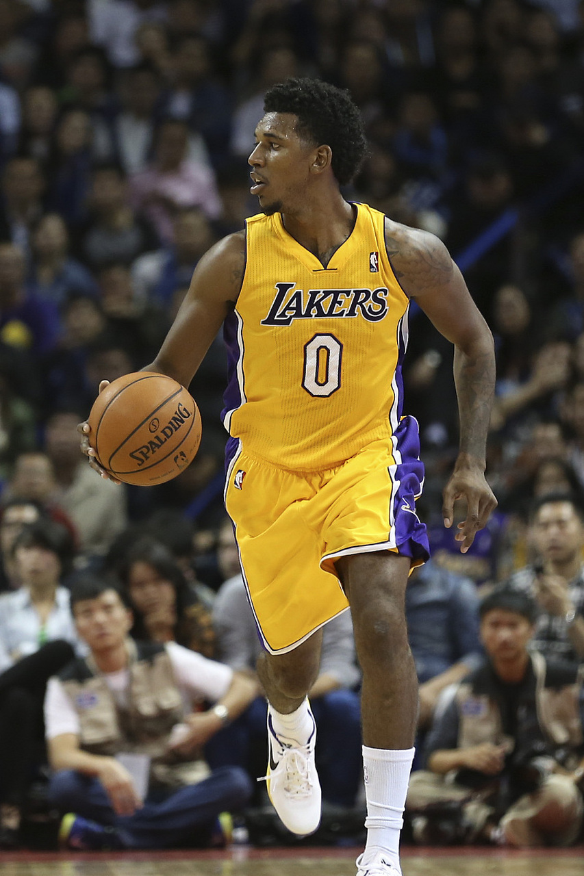 世体：诺坎普施工工人中出现一例肺结核，大约50人发起了抗议（世体：诺坎普工地曝出一例肺结核，约50人发起抗议）