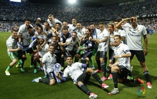 极致空气动力学 1997年迈凯伦梅赛德斯F1车队的Actros 2557运输车（空气动力学巅峰：1997年迈凯伦-梅赛德斯F1车队Actros 2557运输车）