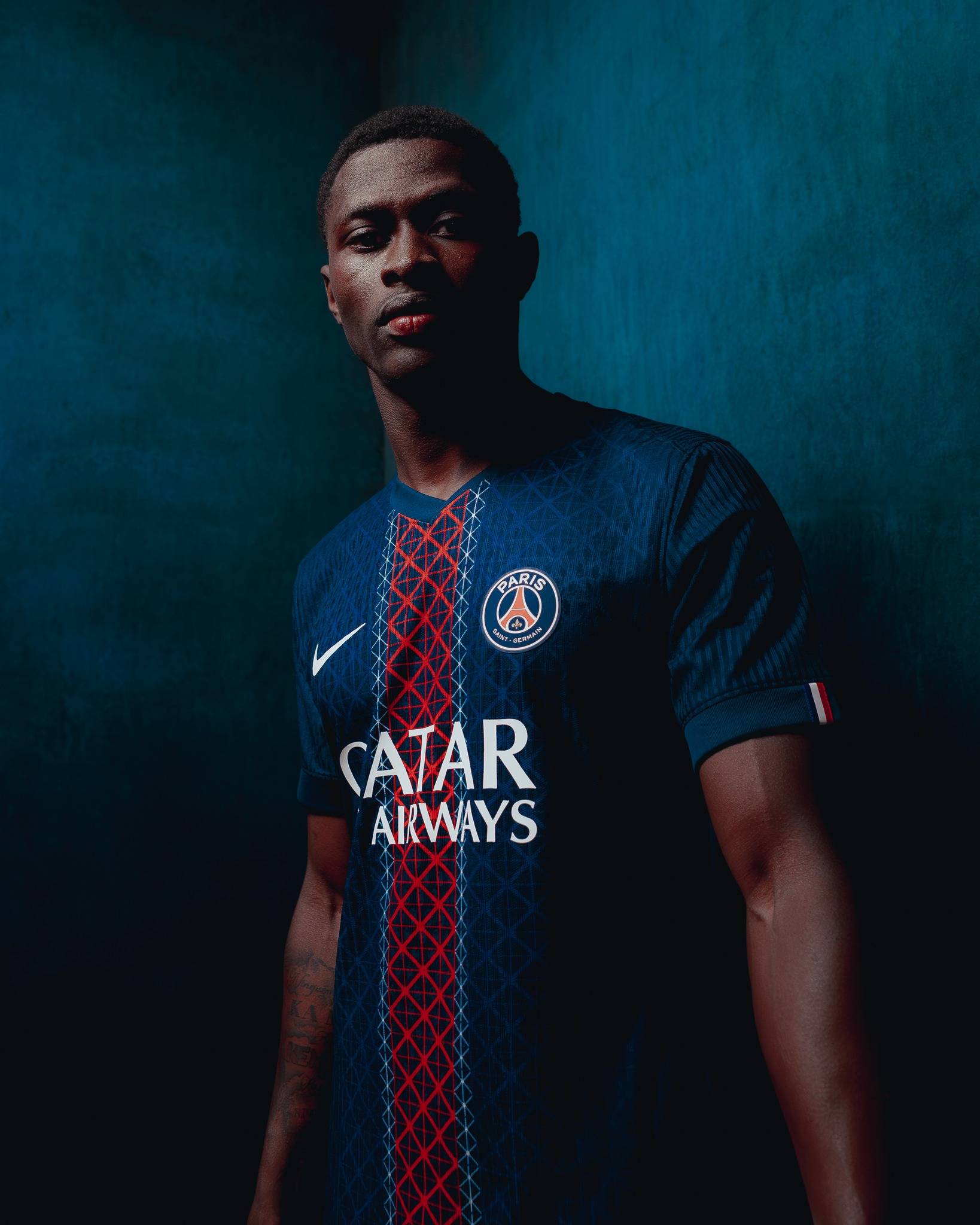 五星吐槽中足联颁奖会：简陋敷衍，还不如有些公司的年会现场（中足联颁奖礼遭五颗星差评：寒酸敷衍，比不过不少公司的年会）