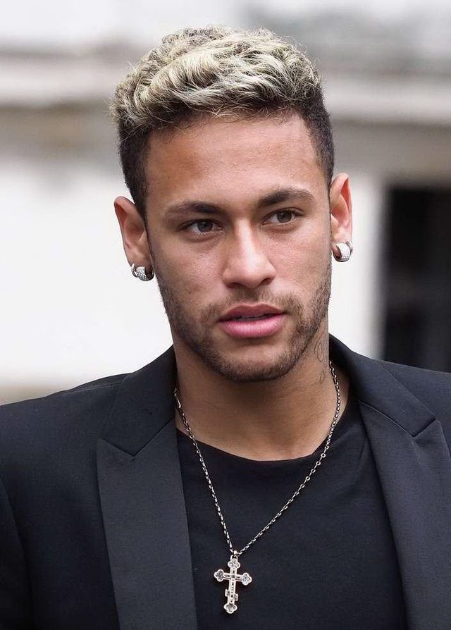 NBA交易市场动态：湖人完成外援引进,（NBA交易快讯：湖人敲定外援加盟）