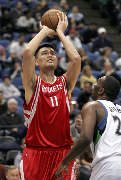 英超前瞻：曼联状态回暖期待连胜，西汉姆联进攻核心停赛（英超前瞻：曼联回暖剑指连胜，西汉姆联进攻核心遭停赛）