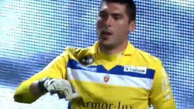 官方：阿德莱德联后卫弗里恩兹腿筋受伤，将缺席至明年（阿德莱德联官方：后卫弗里恩兹腿筋受伤，缺阵至明年）