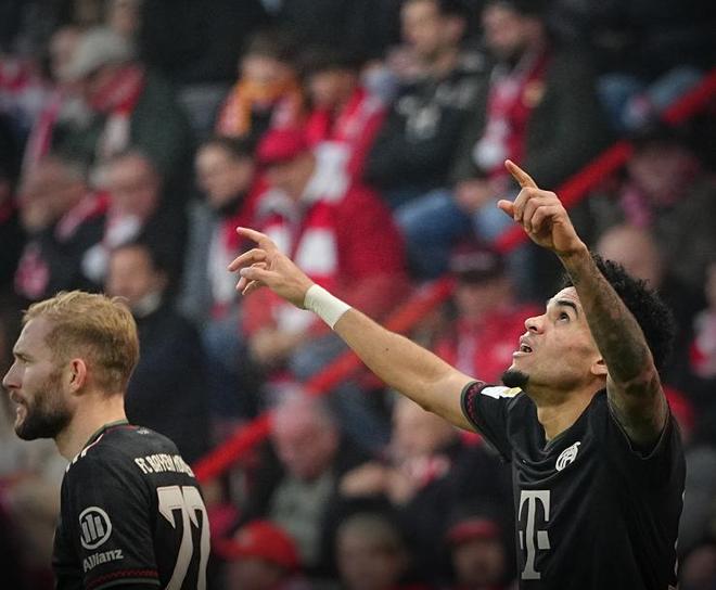 曼城瓜帅战术调整成功击败托特纳姆（瓜帅变阵奏效，曼城力克托特纳姆）