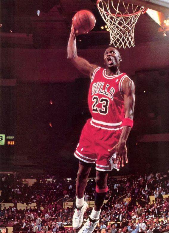 快速反击直接打穿整条防线（闪电反击一举撕裂整条防线）