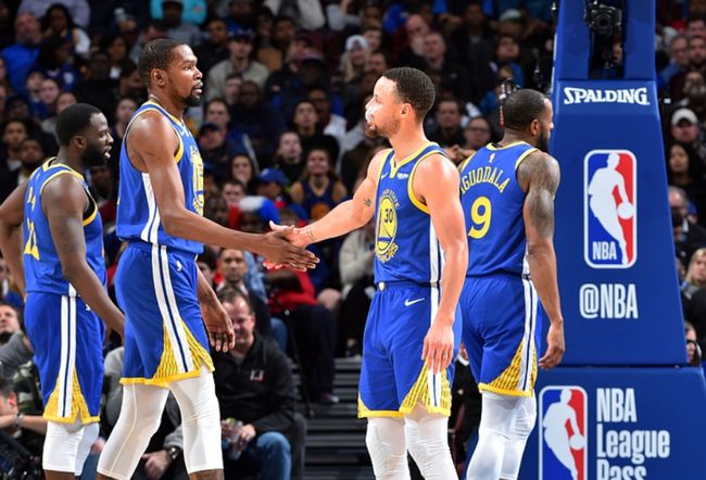 篮球篮网结束连败，全队积极庆祝（篮网终结连败，全队热烈庆祝）