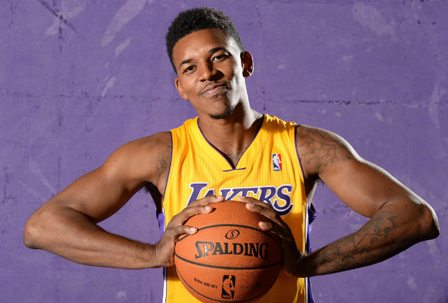 超高效率！里夫斯15投12中砍下38分8篮板（里夫斯手感炽热：15投12中砍下38分8篮板）