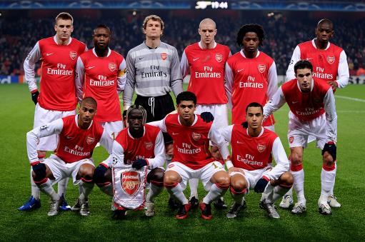 半场：海港0-0柔佛新山，陈威屡献神扑，格劳德尔逃红牌（半场战报：海港0-0柔佛新山，陈威多次神勇救险，格劳德尔逃过红牌）