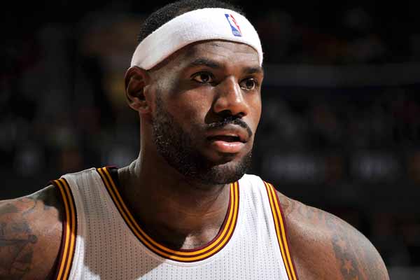 老雷：我无法想象贝林厄姆在世界杯上不首发；更担心后防不稳（老雷：贝林厄姆世界杯应铁定首发，我更担忧后防隐患）